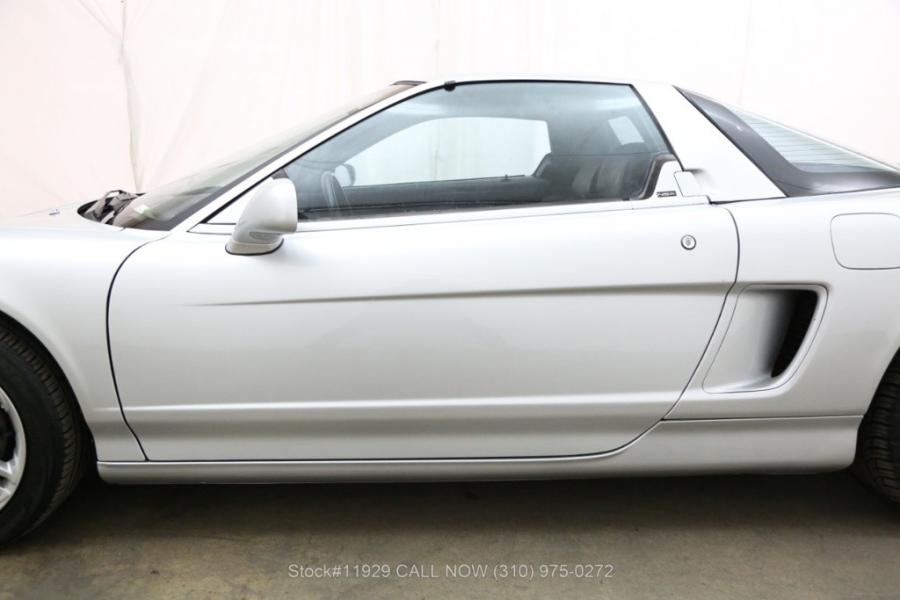 Детали экстерьера Acura NSX 1993 года  (фото 18 из 37)